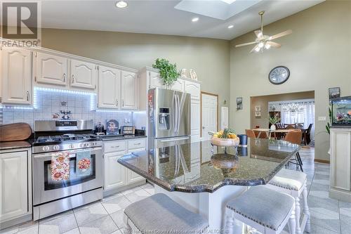 1863 Heatherstone Way, Lasalle, ON - Indoor Photo Showing Kitchen