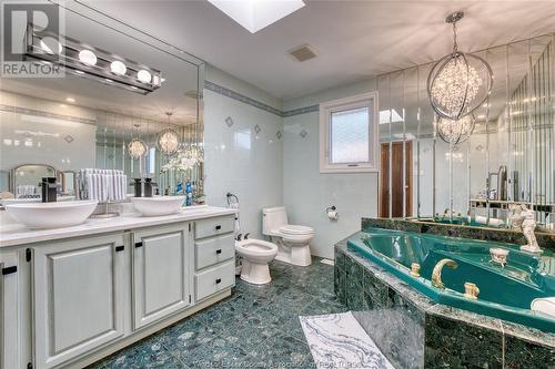 1863 Heatherstone Way, Lasalle, ON - Indoor Photo Showing Bathroom