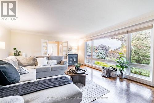 846 Pinecrest Road, Oshawa (Pinecrest), ON - Indoor Photo Showing Living Room