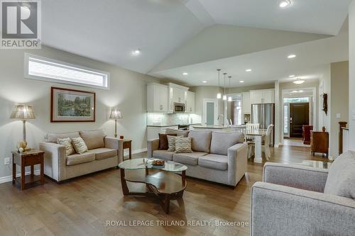 57 - 120 Southgate Parkway, St. Thomas, ON - Indoor Photo Showing Living Room