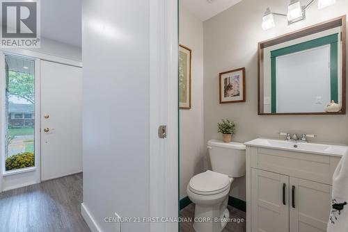 807 Lenore Street, London, ON - Indoor Photo Showing Bathroom