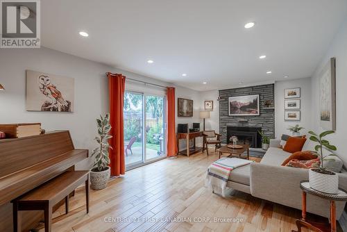 807 Lenore Street, London, ON - Indoor Photo Showing Living Room With Fireplace