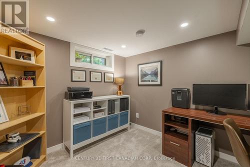 807 Lenore Street, London, ON - Indoor Photo Showing Office