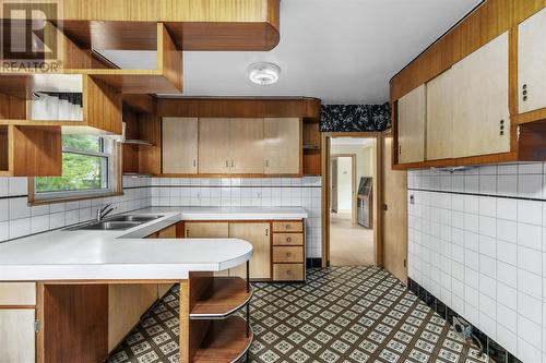 35 Hugill St, Sault Ste. Marie, ON - Indoor Photo Showing Kitchen With Double Sink