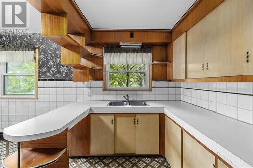 35 Hugill St, Sault Ste. Marie, ON - Indoor Photo Showing Kitchen With Double Sink