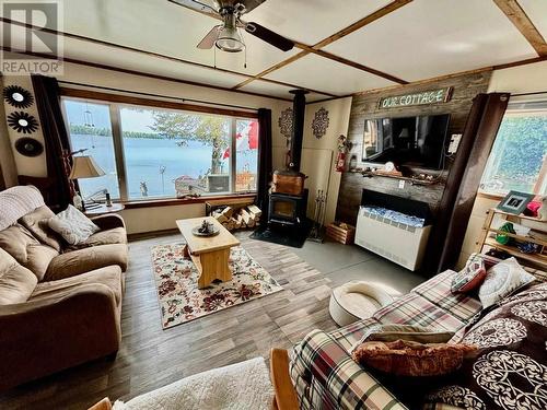 Ranger Lk, Snow Township, ON - Indoor Photo Showing Living Room