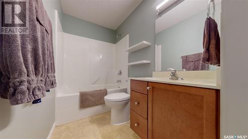 2742 Windsor Park Road, Regina, SK - Indoor Photo Showing Bathroom