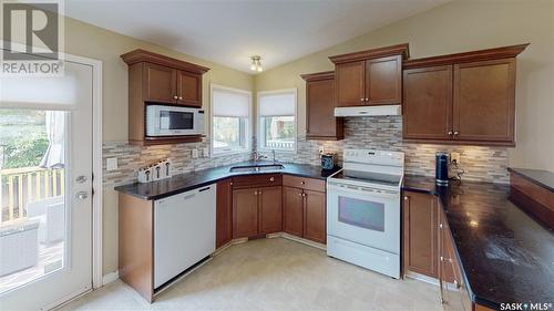 2742 Windsor Park Road, Regina, SK - Indoor Photo Showing Kitchen