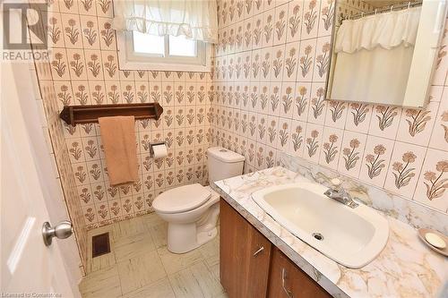 1 Eastview Avenue, Hamilton, ON - Indoor Photo Showing Bathroom