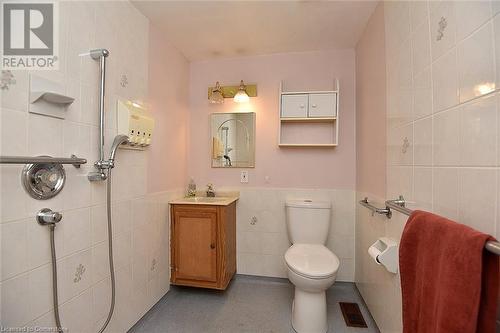 1 Eastview Avenue, Hamilton, ON - Indoor Photo Showing Bathroom