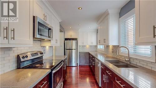 5 Michelle Court, Kitchener, ON - Indoor Photo Showing Kitchen With Stainless Steel Kitchen With Double Sink With Upgraded Kitchen