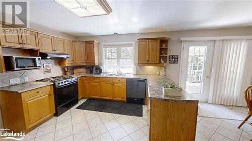 357 Ravenscliffe Road, Huntsville, ON - Indoor Photo Showing Kitchen