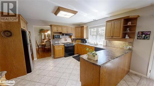 357 Ravenscliffe Road, Huntsville, ON - Indoor Photo Showing Kitchen With Double Sink