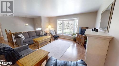 357 Ravenscliffe Road, Huntsville, ON - Indoor Photo Showing Living Room