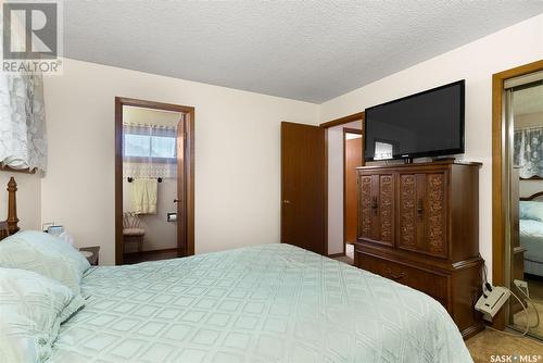 327 Williston Drive, Regina, SK - Indoor Photo Showing Bedroom