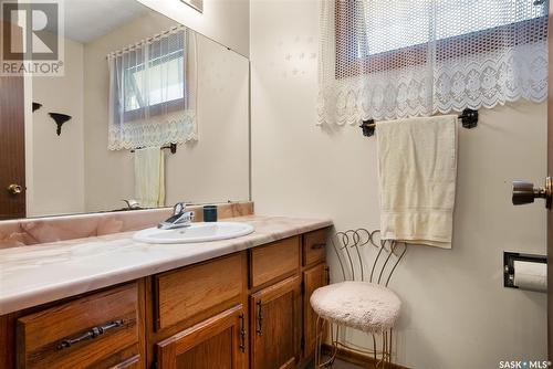 327 Williston Drive, Regina, SK - Indoor Photo Showing Bathroom