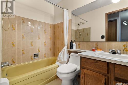 327 Williston Drive, Regina, SK - Indoor Photo Showing Bathroom