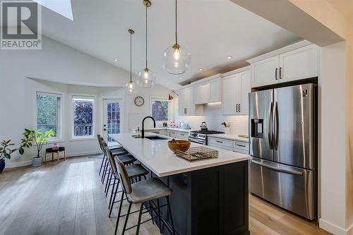 354 Mountain Park Drive Se, Calgary, AB - Indoor Photo Showing Kitchen With Upgraded Kitchen