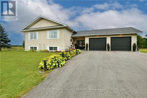 35 Vera Crescent, Whitewater Region, ON - Outdoor