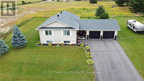 35 Vera Crescent, Whitewater Region, ON - Outdoor