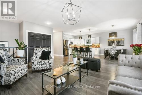 35 Vera Crescent, Whitewater Region, ON - Indoor Photo Showing Living Room