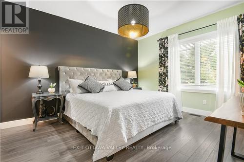 35 Vera Crescent, Whitewater Region, ON - Indoor Photo Showing Bedroom