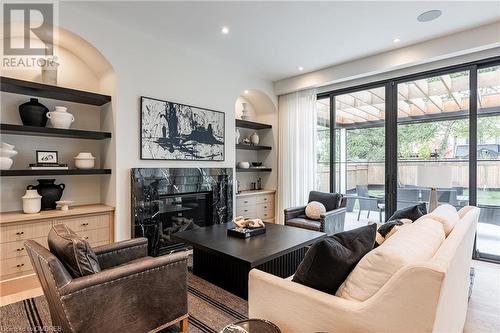 331 Macdonald Road, Oakville, ON - Indoor Photo Showing Living Room