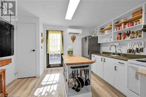 64 Argyle Avenue, Hamilton, ON - Indoor Photo Showing Kitchen