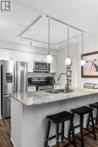 107 - 6 Anchorage Crescent, Collingwood, ON - Indoor Photo Showing Kitchen With Stainless Steel Kitchen With Upgraded Kitchen