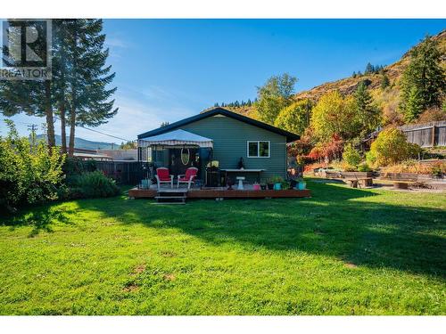 625 11Th Avenue, Montrose, BC - Outdoor