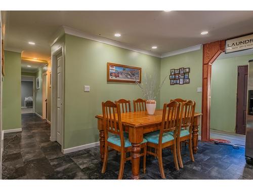 625 11Th Avenue, Montrose, BC - Indoor Photo Showing Dining Room