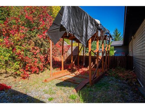 625 11Th Avenue, Montrose, BC - Outdoor