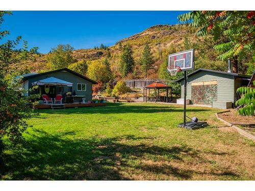 625 11Th Avenue, Montrose, BC - Outdoor With Deck Patio Veranda