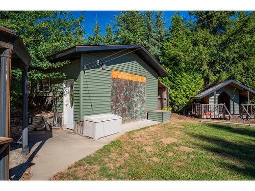 625 11Th Avenue, Montrose, BC - Outdoor With Deck Patio Veranda With Exterior