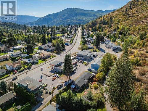 625 11Th Avenue, Montrose, BC - Outdoor With View