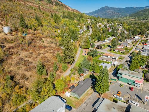 625 11Th Avenue, Montrose, BC - Outdoor With View