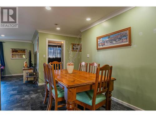 625 11Th Avenue, Montrose, BC - Indoor Photo Showing Dining Room