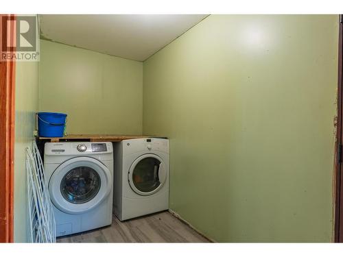 625 11Th Avenue, Montrose, BC - Indoor Photo Showing Laundry Room