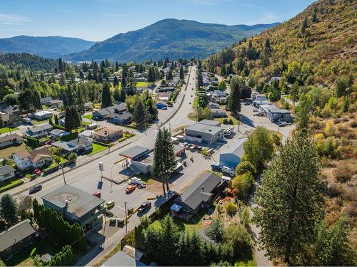 625 11Th Avenue, Montrose, BC - Outdoor With View