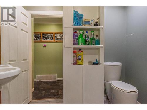 625 11Th Avenue, Montrose, BC - Indoor Photo Showing Bathroom