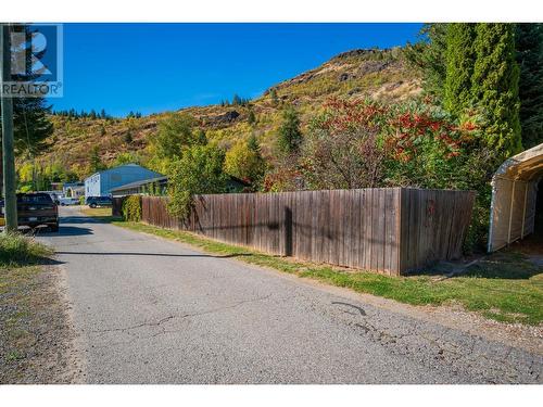 625 11Th Avenue, Montrose, BC - Outdoor