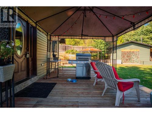 625 11Th Avenue, Montrose, BC - Outdoor With Deck Patio Veranda With Exterior