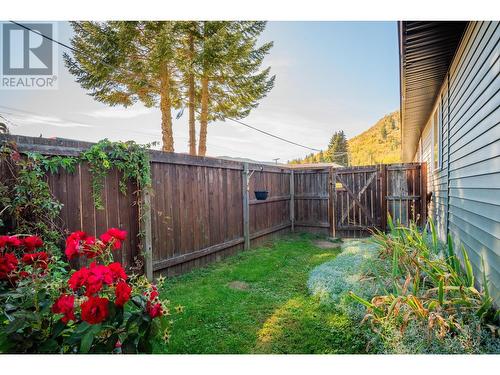 625 11Th Avenue, Montrose, BC - Outdoor