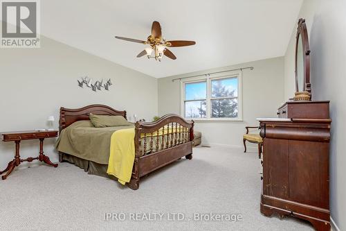 5636 Bell School Line, Burlington, ON - Indoor Photo Showing Bedroom