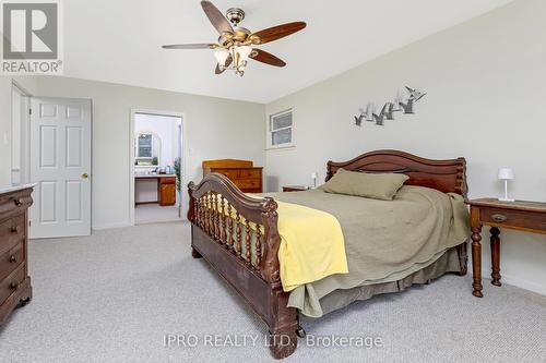 5636 Bell School Line, Burlington, ON - Indoor Photo Showing Bedroom