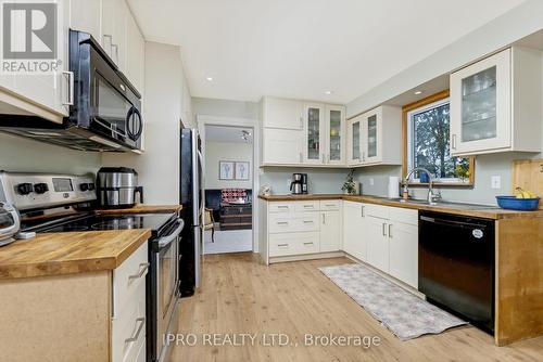 5636 Bell School Line, Burlington, ON - Indoor Photo Showing Kitchen With Double Sink