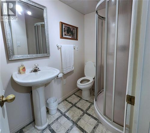 112 Bay Shore Drive, Bancroft, ON - Indoor Photo Showing Bathroom