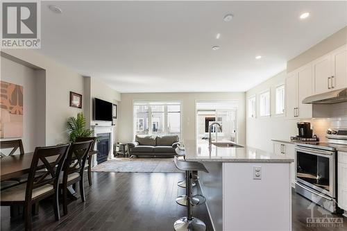 318 Cosanti Drive, Stittsville, ON - Indoor Photo Showing Kitchen