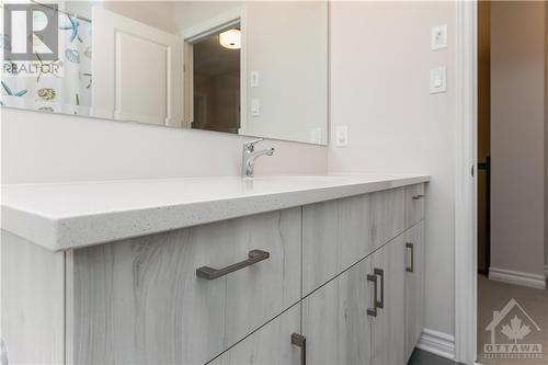 318 Cosanti Drive, Stittsville, ON - Indoor Photo Showing Bathroom