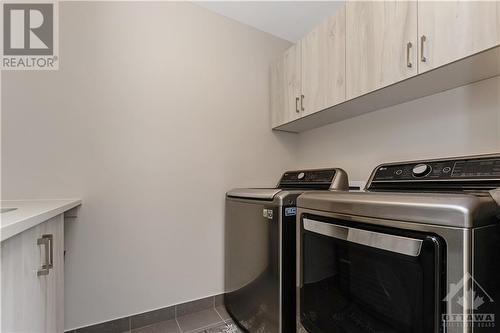 318 Cosanti Drive, Stittsville, ON - Indoor Photo Showing Laundry Room